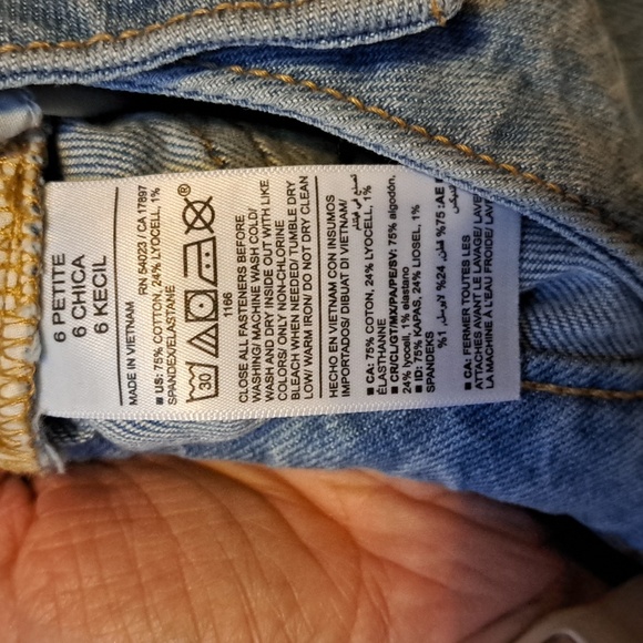 Old Navy Wide Leg Crop jeans 6P - Picture 3 of 3